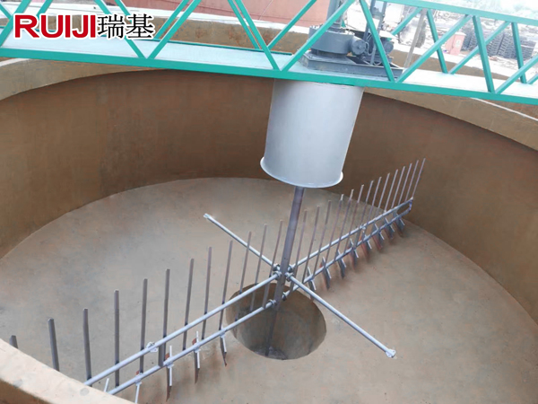 中心傳動刮泥機(jī)5